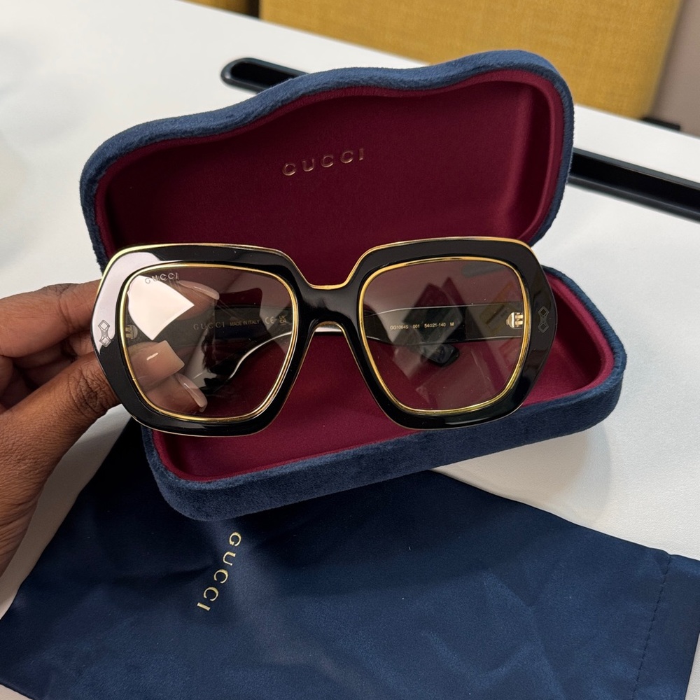 Gucci Women's Black and Gold Oversized Square Sunglasses